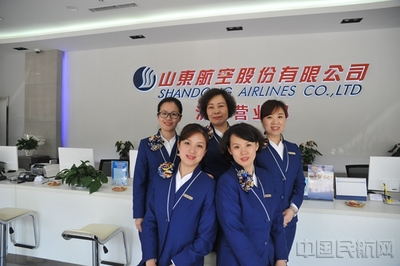 記山航營銷委濟(jì)南營業(yè)部客戶體驗中心卓越班組——禮儀服務(wù)的典范